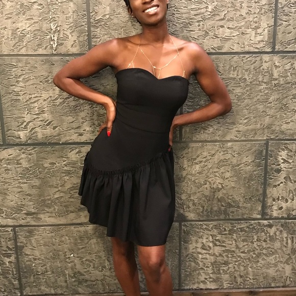 PrettyLittleThing black strapless mini dress - Picture 1 of 9